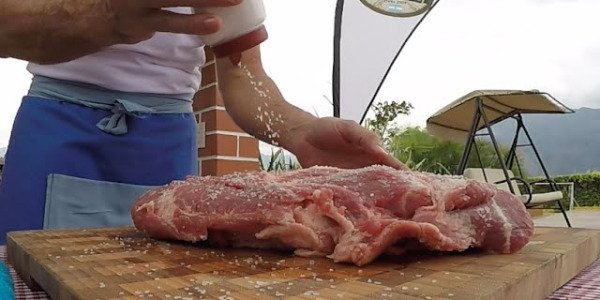 ¿Cómo salar la carne para un asado?